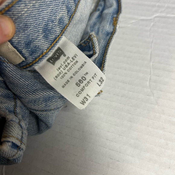 Levi Women’s Comfort Fit Jeans Raw Hem Size 31 - Picture 3 of 4